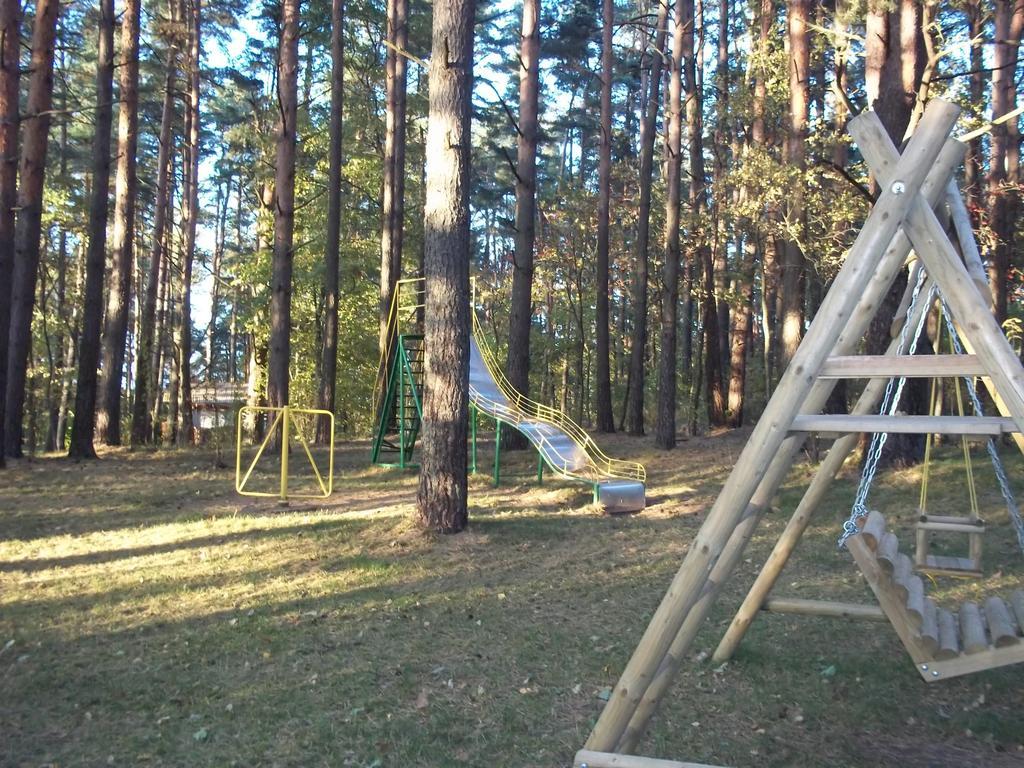 Kempings Ezerpriedes Burtnieki  Екстериор снимка